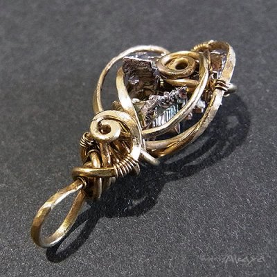 画像4: 古機巧魔燃料護符  桃金+虹ビスマス結晶