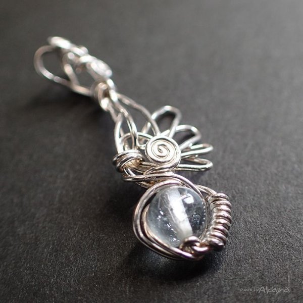 画像4: 片翼天使のペンダント ナチュラルトパーズ (4)