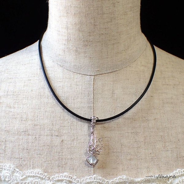 画像6: 片翼天使のペンダント ナチュラルトパーズ (6)